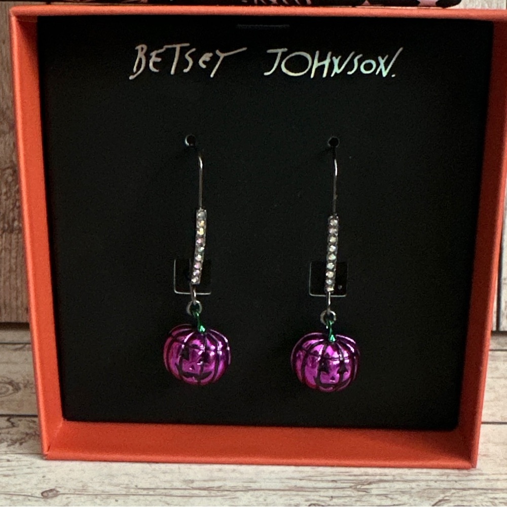 Betsey Johnson Purple pumpkin dangle earrings New NIB